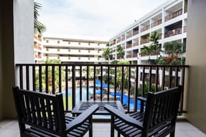thumbnail: Front of property