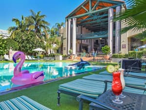 thumbnail: Bar (on property)