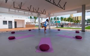 thumbnail: Poolside bar