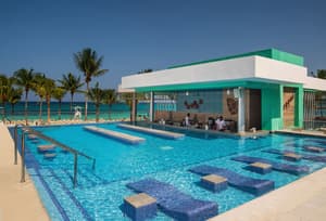 thumbnail: Poolside bar