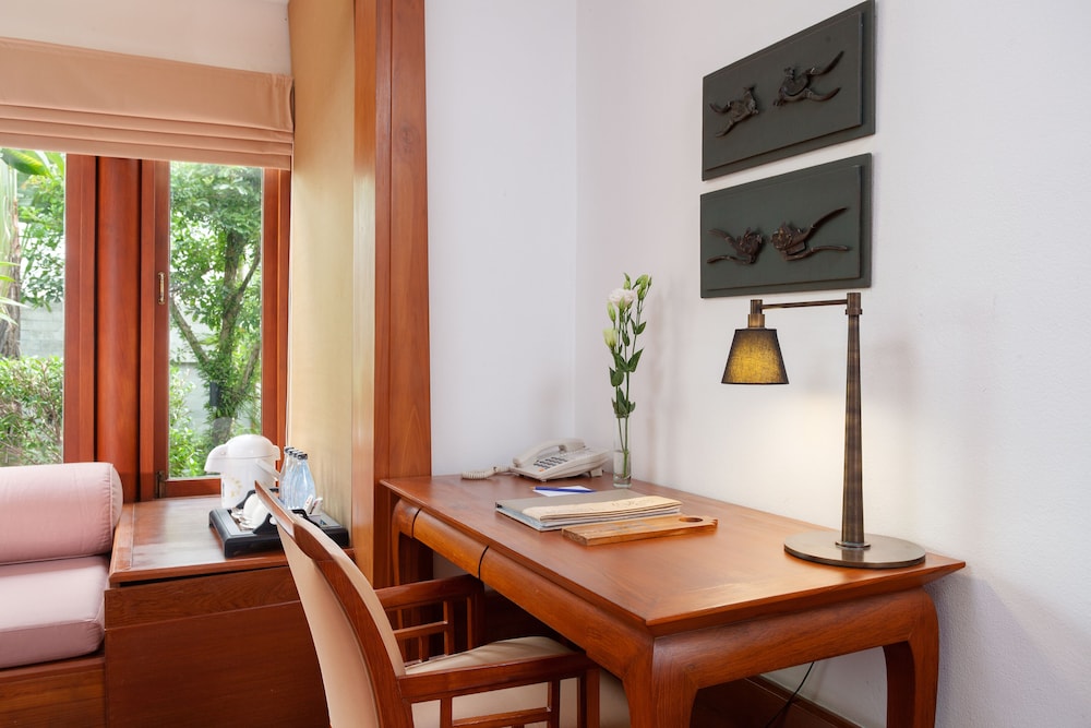 In-room business center