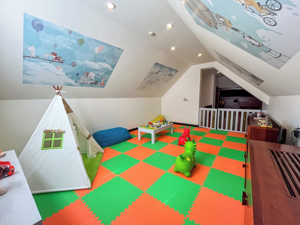 Children's theme room