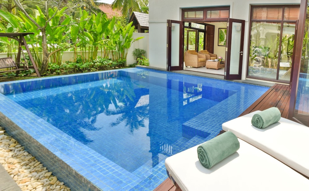 Private pool