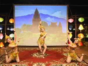 thumbnail: Theater show