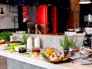 thumbnail: Breakfast area