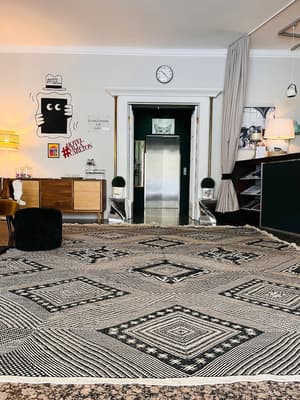 thumbnail: Interior entrance
