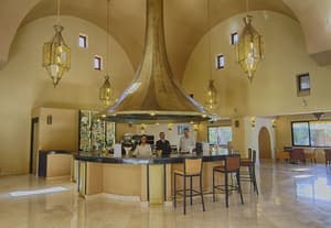 thumbnail: Family dining