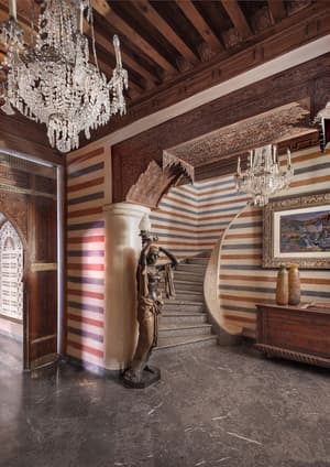thumbnail: Interior entrance