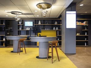 thumbnail: Business center