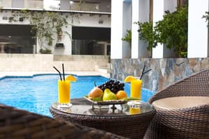 thumbnail: Poolside bar