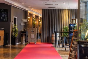 thumbnail: Restaurant