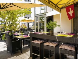 thumbnail: Bar (on property)