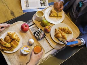 thumbnail: Breakfast area