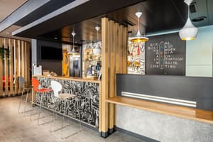 thumbnail: Bar (on property)