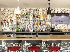 thumbnail: Bar (on property)