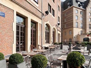 thumbnail: Bar (on property)