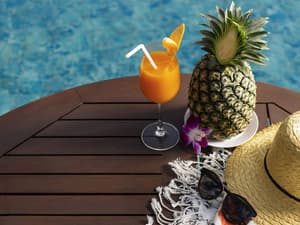 thumbnail: Bar (on property)