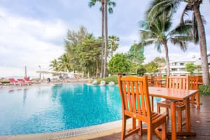 thumbnail: Outdoor dining