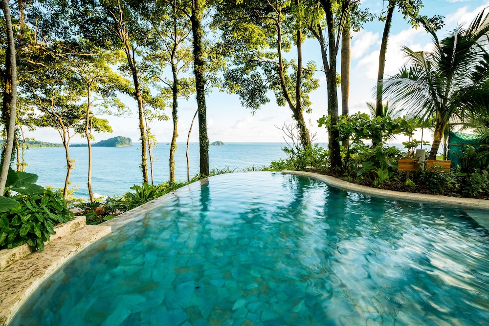 Infinity pool