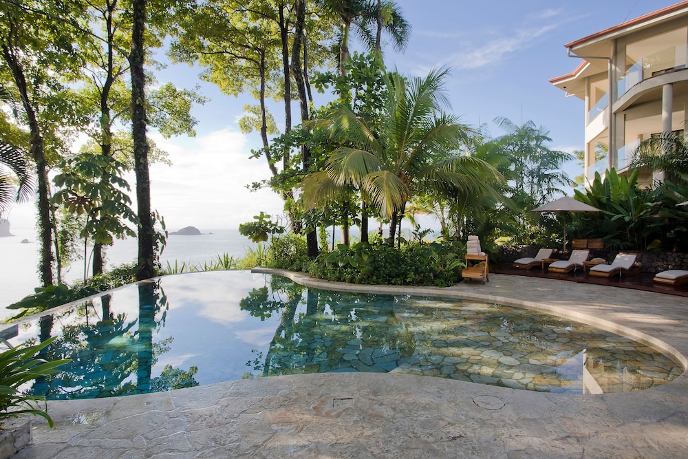 Infinity pool