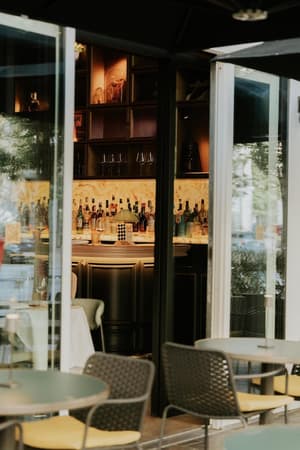 thumbnail: Outdoor dining