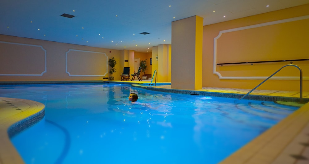 Indoor/outdoor pool
