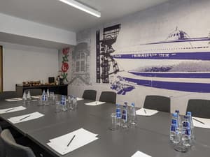 thumbnail: Business center