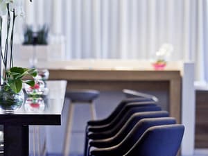 thumbnail: Bar (on property)