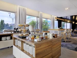 thumbnail: Breakfast area