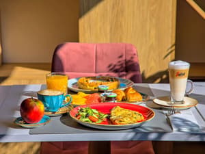 thumbnail: Breakfast area