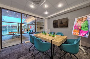 thumbnail: Business center