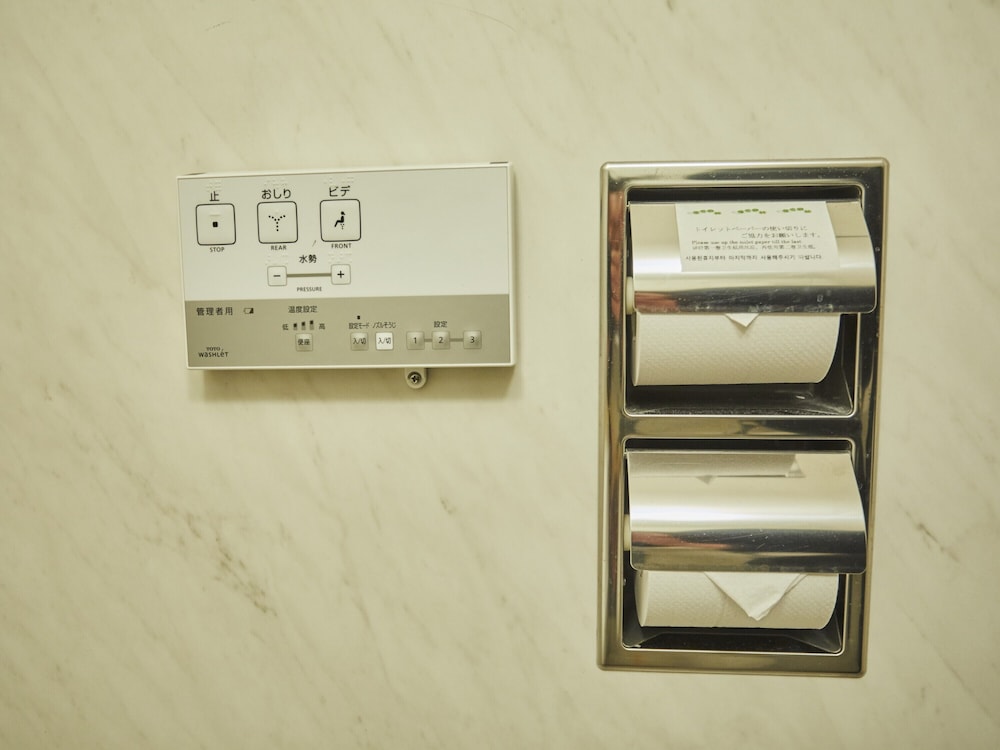 Bathroom amenities