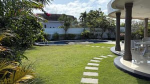 thumbnail: Front of property