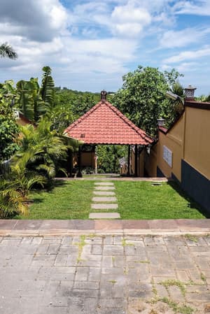 thumbnail: Front of property