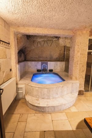 thumbnail: Jetted tub