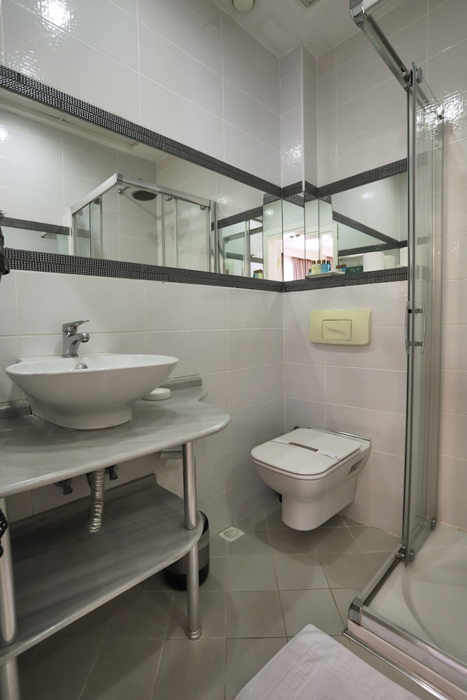 Bathroom amenities