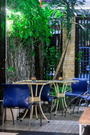 thumbnail: Cafe