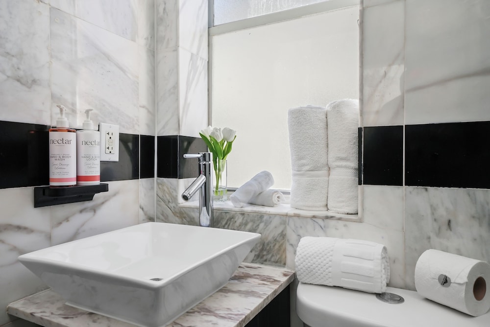 Bathroom amenities