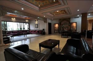 thumbnail: Lobby sitting area