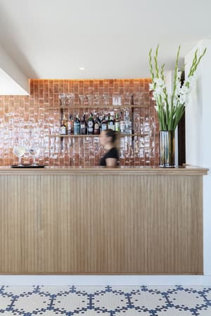 thumbnail: Bar (on property)