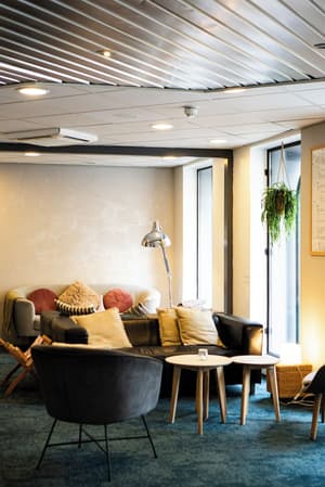 thumbnail: Lobby sitting area