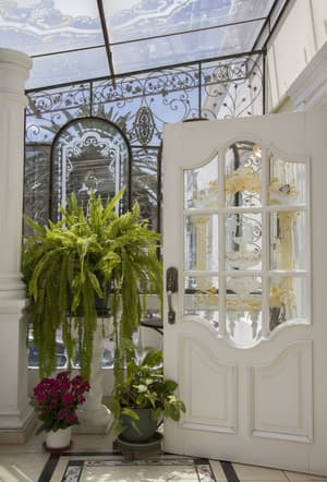 thumbnail: Interior entrance