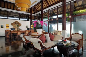 thumbnail: Lobby sitting area