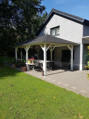 thumbnail: Outdoor dining