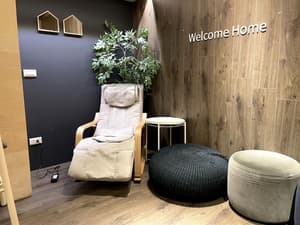 thumbnail: Lobby sitting area