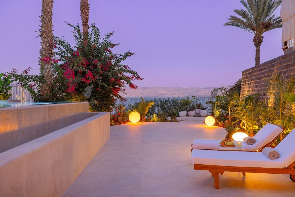 Private pool