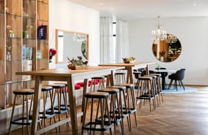 thumbnail: Bar (on property)