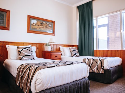 Accommodation Wagga Family Room Astor