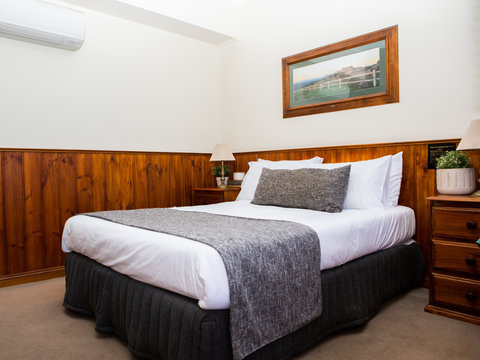 Budget Accommodation Standard Cosy Room Astor