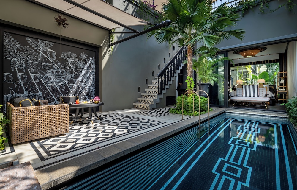 Private pool